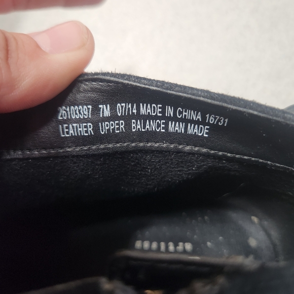 CLARKS Black Leather and Suede Ankle Boots with heel size 7M fall fashion comfy - Picture 6 of 8